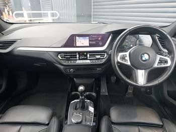 Usado BMW 118 M Sport 140 CV (102 kW) 2020 Gris Utilitario
