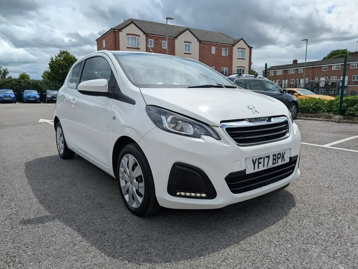 Used Peugeot 108 Active 68 HP (50 kW) 2017 White Hatchback