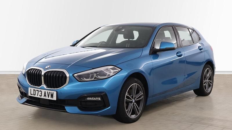 Used BMW 118 Sport Line 134 HP (98 kW) 2023 Blue Hatchback