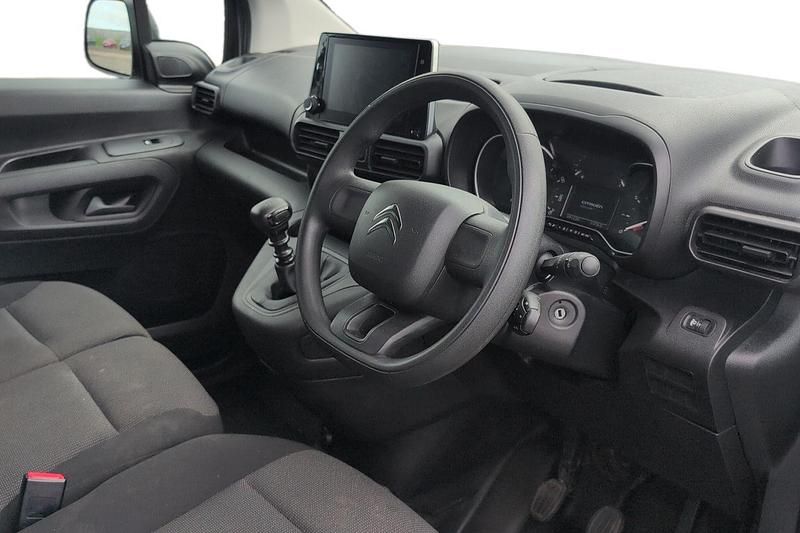 Used Citroën Berlingo 100 HP (73 kW) 2023 White MPV