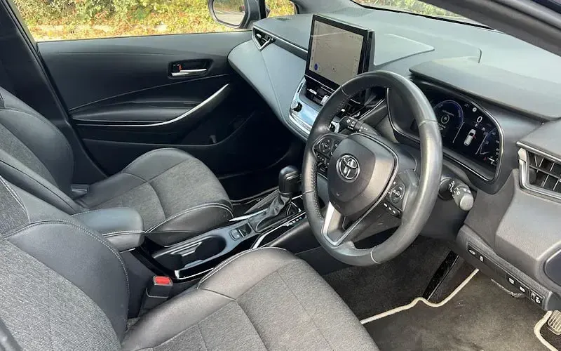 Used Toyota Corolla Design 140 HP (102 kW) 2023 Blue Estate