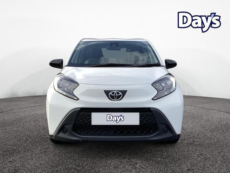 Used Toyota Aygo X PURE 72 HP (52 kW) 2022 White SUV
