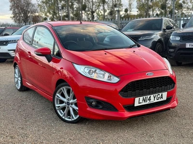 Red Used 2014 Ford Fiesta Zetec Hatchback | £3,750 (Good price) - Image 1/4