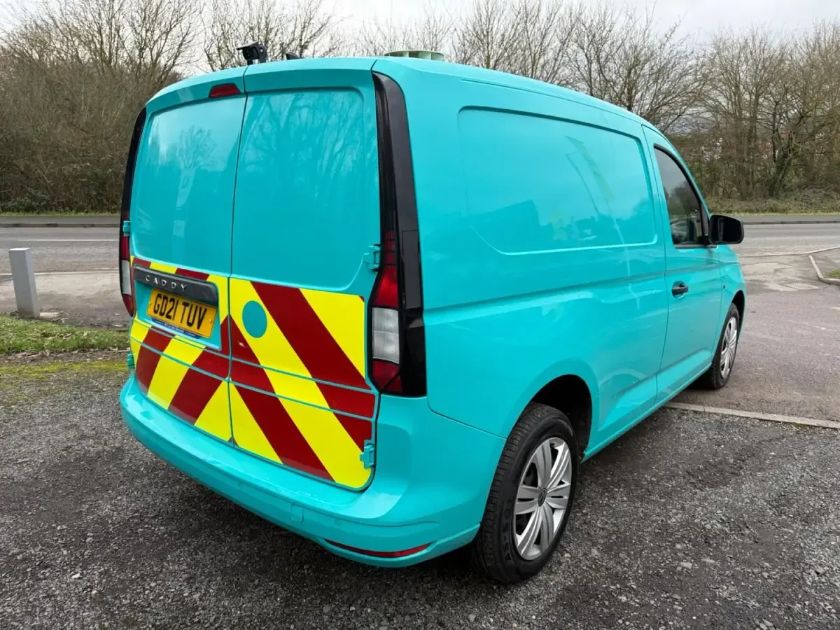 Usado VW Caddy S 102 CV (75 kW) 2021 Blanco Monovolumen