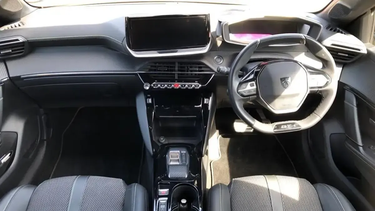 Used Peugeot e-208 GT 113 kW (154 HP) 2024 Yellow Hatchback