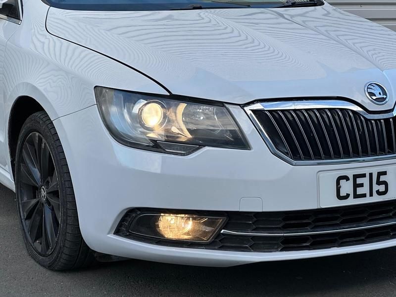Used Skoda Superb 2015 White Hatchback