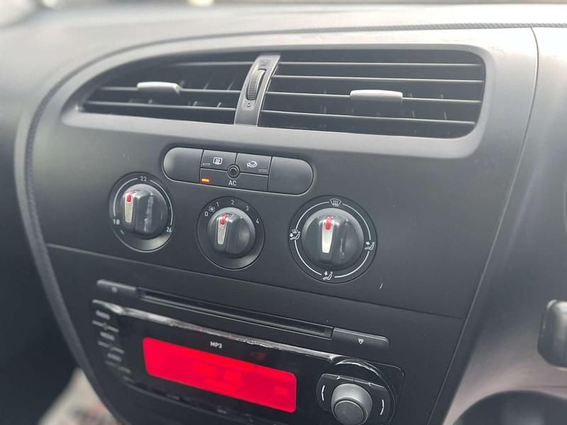 Used Seat Leon Ecomotive 90 HP (66 kW) 2009 Grey Hatchback