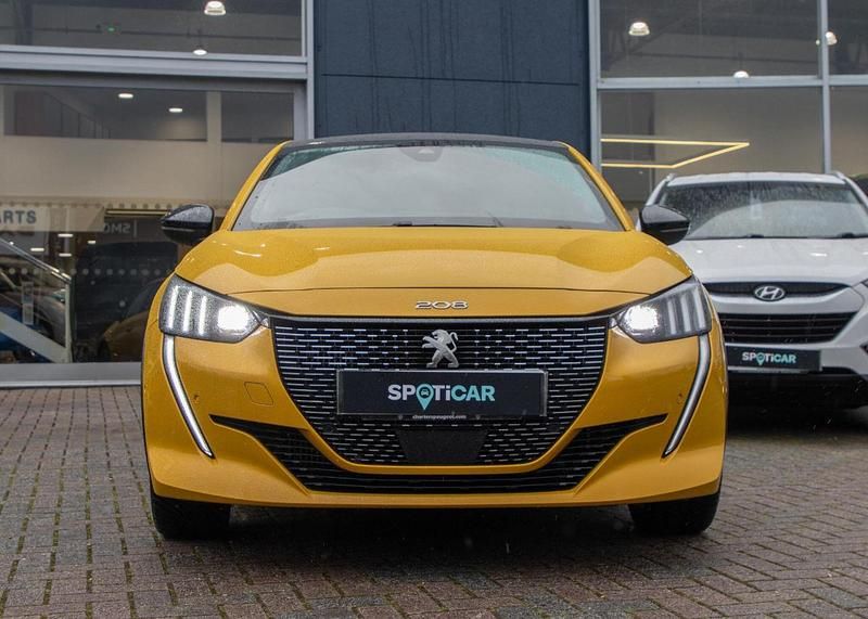 Used Peugeot 208 Premium 99 HP (72 kW) 2022 Yellow Hatchback