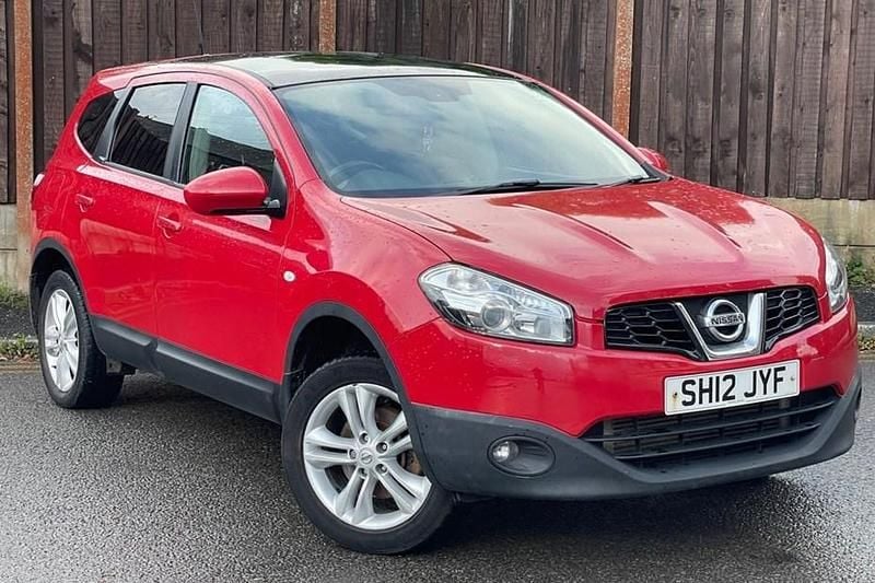 Red Used 2012 Nissan Qashqai +2 Acenta SUV | £2,245 (Good price) - Image 1/1
