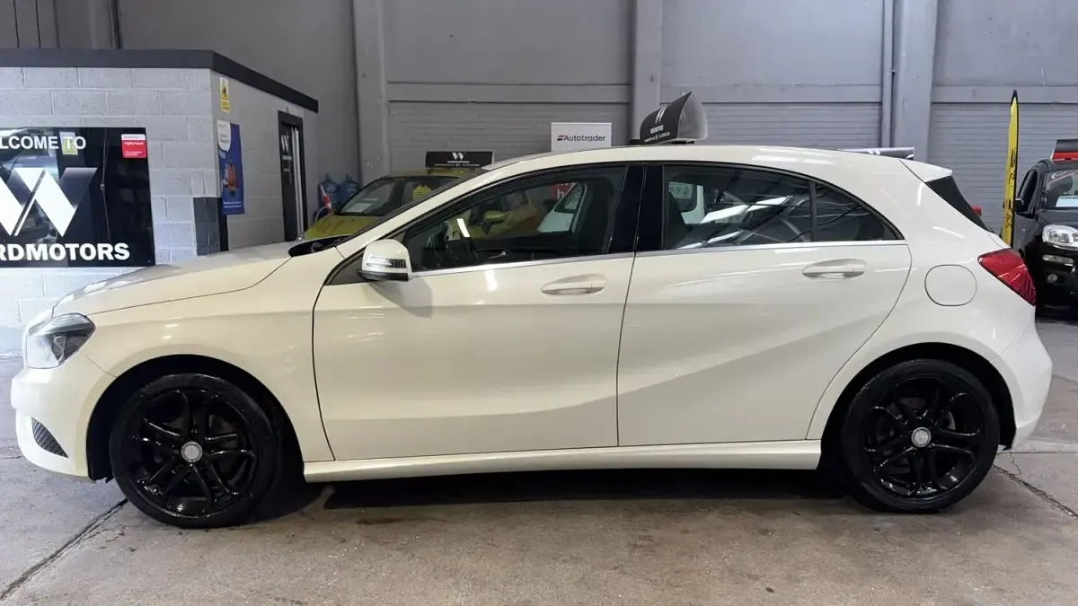 Used Mercedes A180 109 HP (80 kW) 2014 White Hatchback