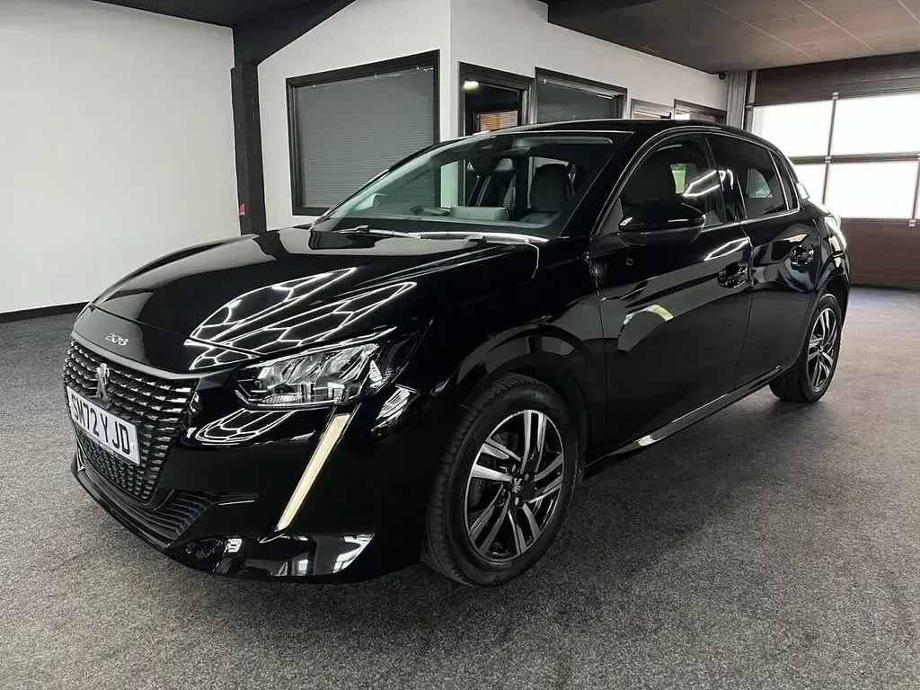 Second-hand Peugeot 208 Allure+ 100 CP (73 kW) 2023 Negru Hatchback