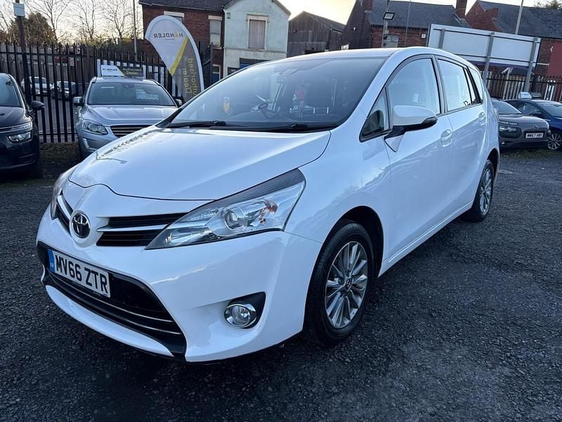 White Used 2016 Toyota Verso MPV | £8,995 (Fair price) - Image 1/4