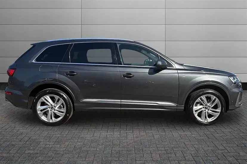 Used Audi Q7 S-Line 231 HP (169 kW) 2023 Grey SUV