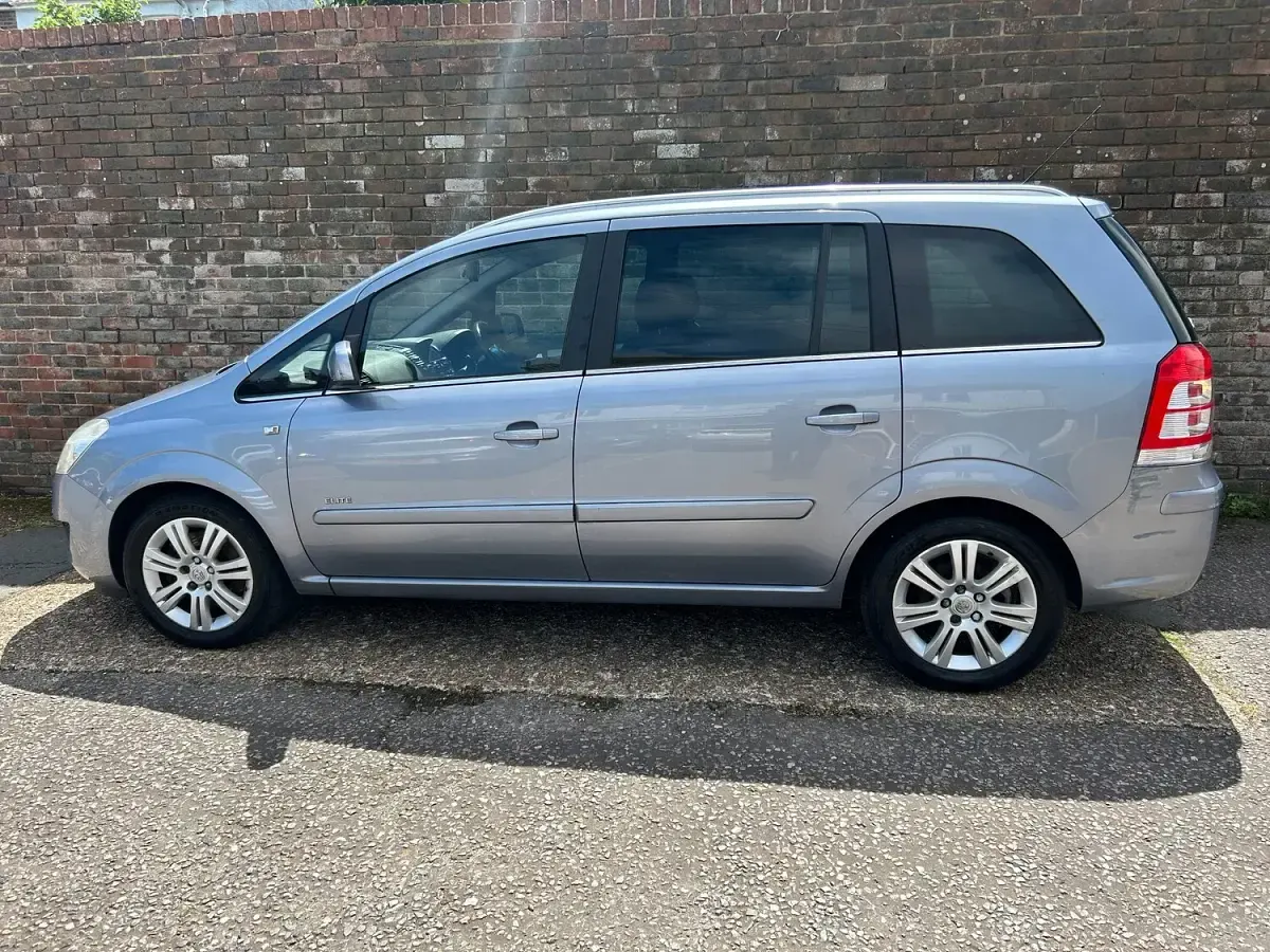 Used Vauxhall Zafira Elite 2010 Silver MPV