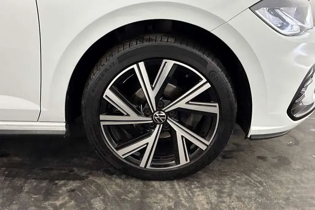 Used VW Polo R-line 95 HP (69 kW) 2024 White Hatchback