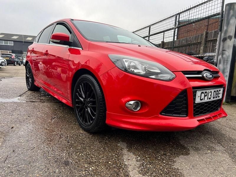 Red Used 2013 Ford Focus Zetec Hatchback | £3,995 (Fair price) - Image 1/4