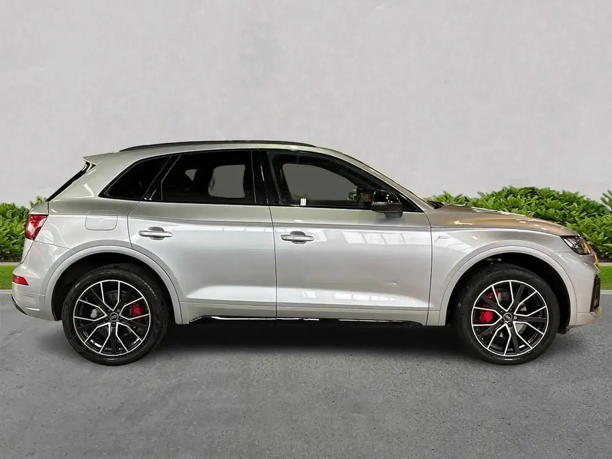 Used Audi Q5 Comfort 204 HP (150 kW) 2023 Silver SUV