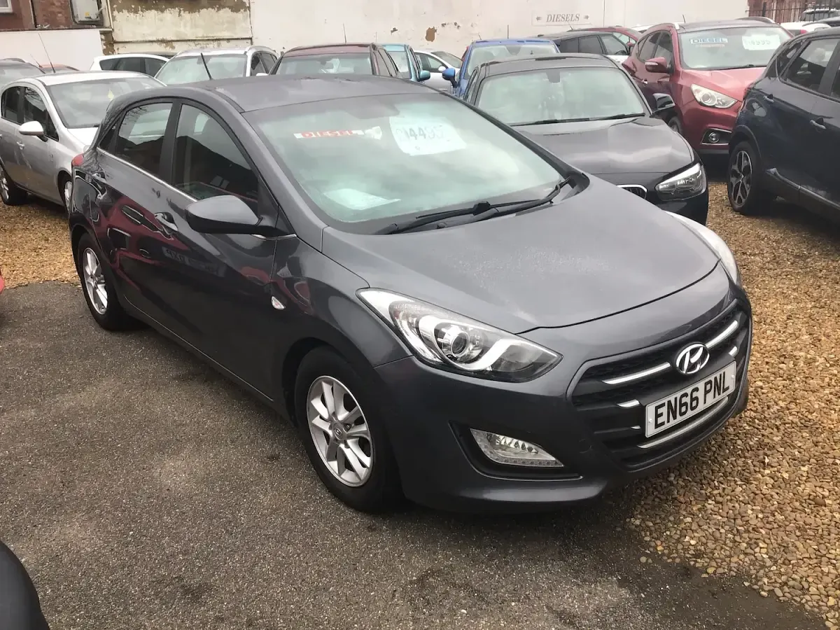 Used Hyundai i30 SE 110 HP (80 kW) 2016 Grey Hatchback