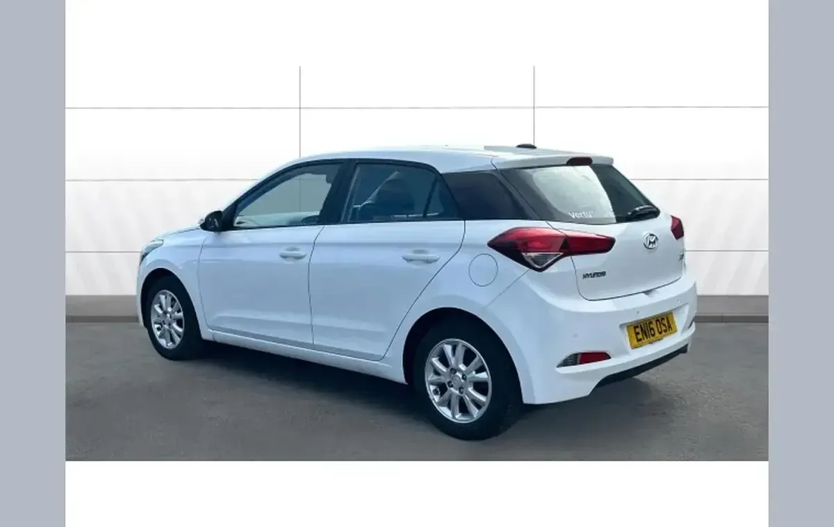 Used Hyundai i20 SE 83 HP (61 kW) 2016 White Hatchback