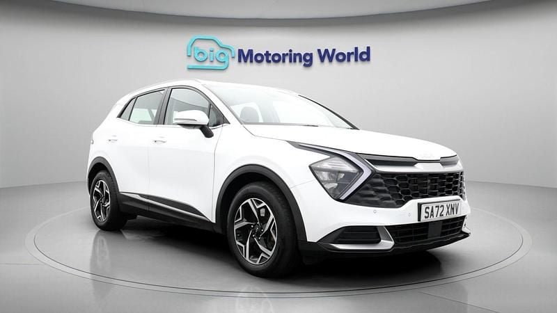 White Used 2022 Kia Sportage SUV | £15,900 (Good price) - Image 1/4