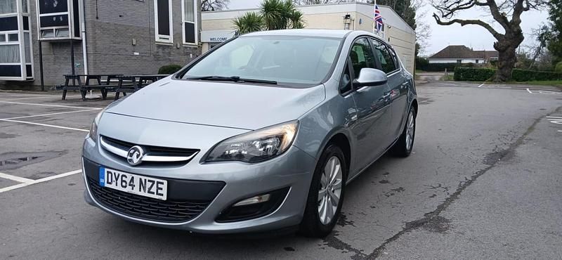 Second-hand Vauxhall Astra Design Edition 130 CP (95 kW) 2014 Argintiu Hatchback
