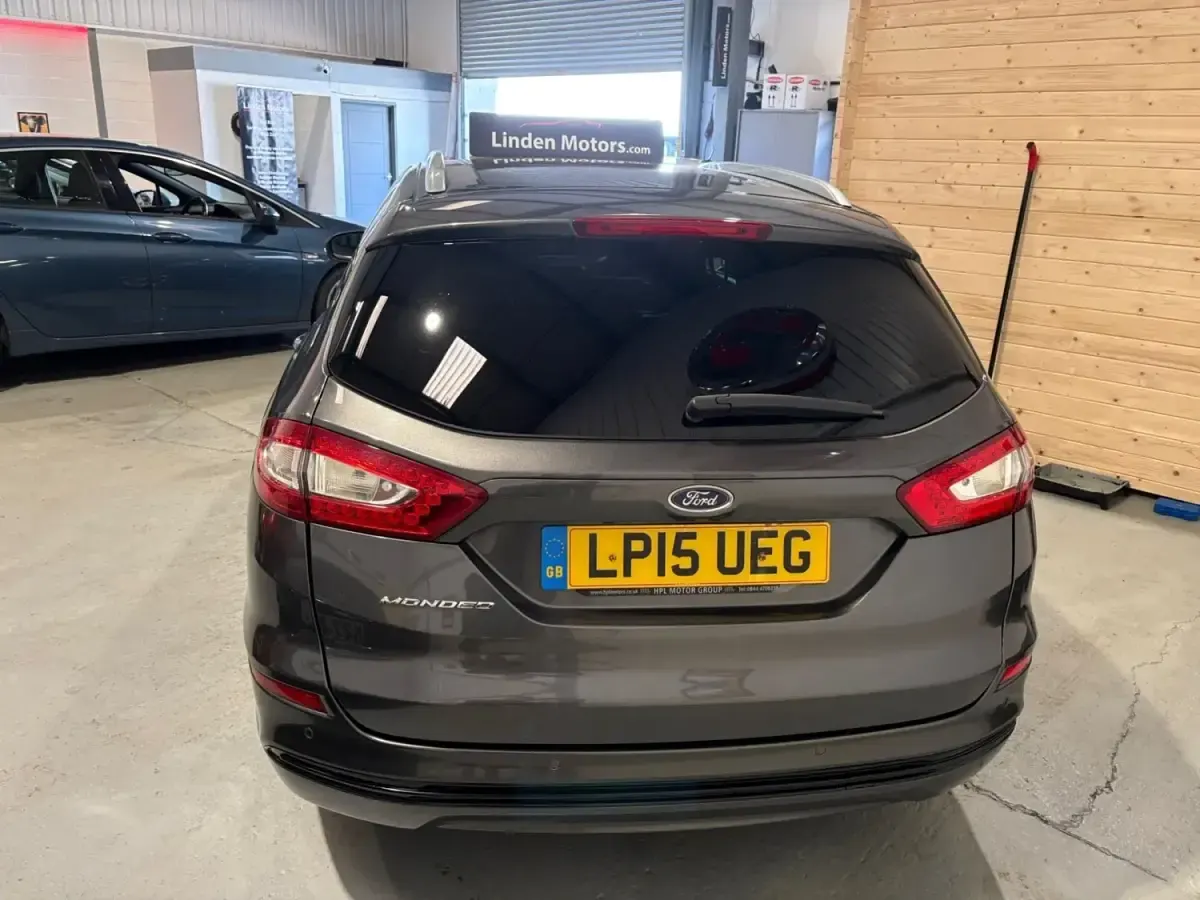 Begagnad Ford Mondeo Titanium 2015 Grå Kombi