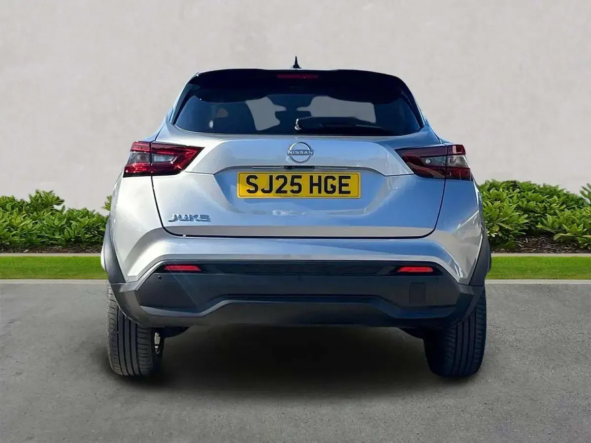 Używany Nissan Juke N-Connecta 114 KM (83 kW) 2025 Srebrny SUV