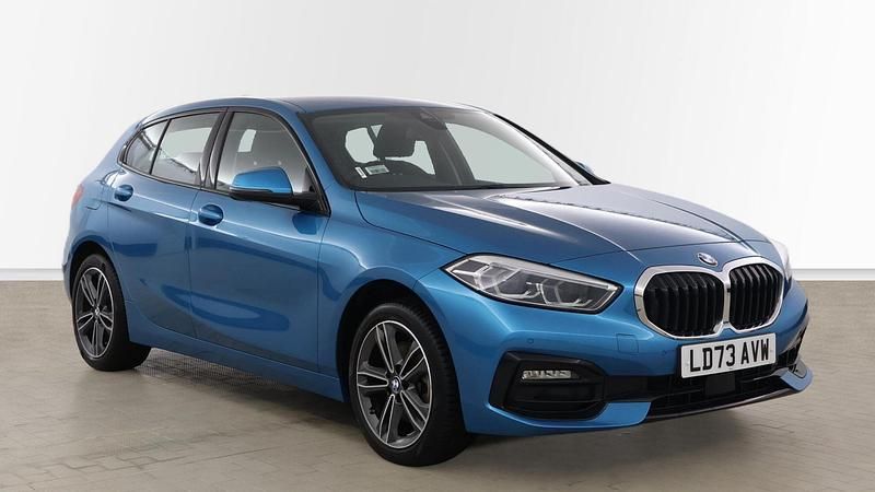 Used BMW 118 Sport Line 134 HP (98 kW) 2023 Blue Hatchback