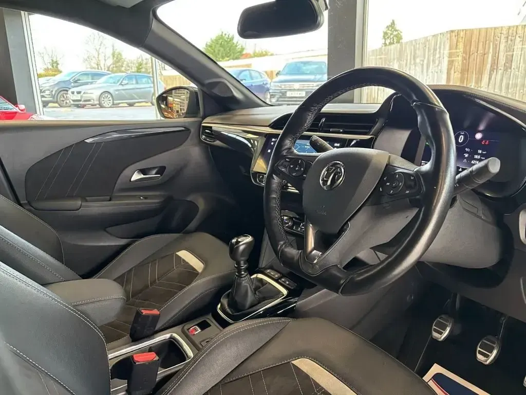 Second-hand Vauxhall Corsa Ultimate 100 CP (73 kW) 2022 Negru Hatchback