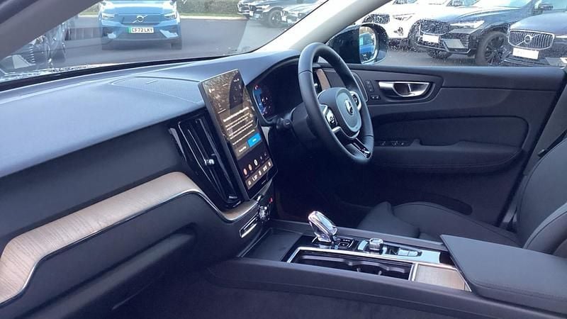 Used Volvo XC60 Plus 247 HP (181 kW) 2026 Blue SUV