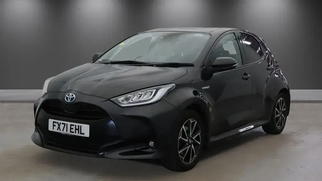 Used Toyota Yaris Design 91 HP (66 kW) 2021 Black Hatchback