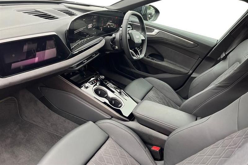 Used Audi A6 S-Line 204 HP (150 kW) 2025 Midnight green Estate