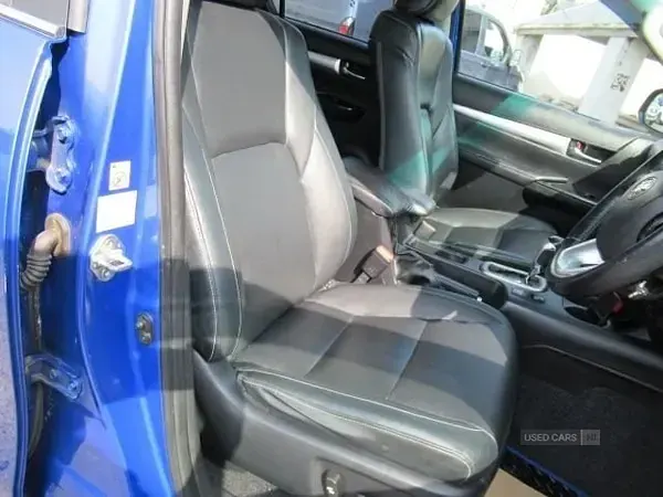 Used Toyota HiLux 150 HP (110 kW) 2018 Blue Pickup