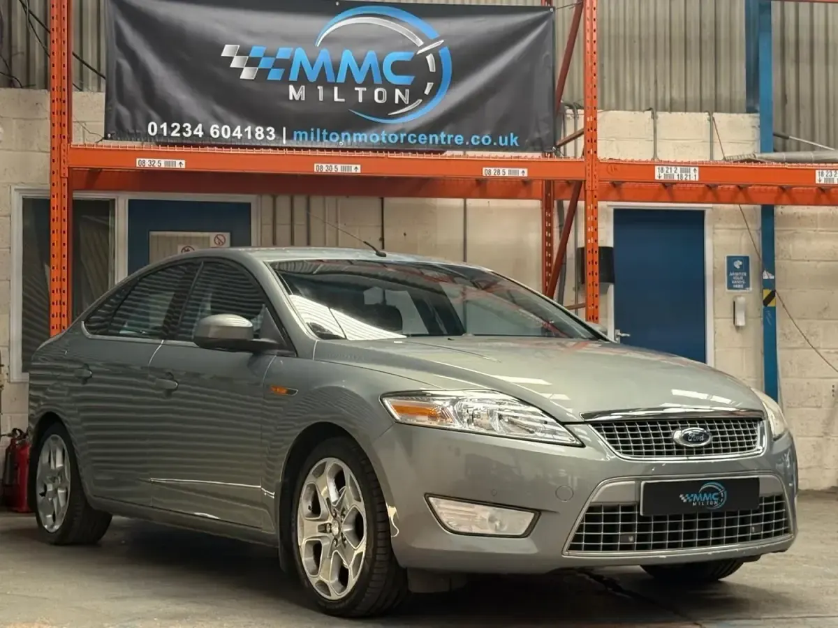 Begagnad Ford Mondeo Titanium 160 HK (117 kW) 2007 Grå Halvkombi