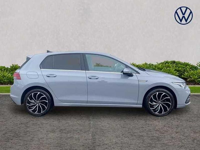 Second-hand VW Golf VIII Edition 150 CP (110 kW) 2023 Gri Hatchback