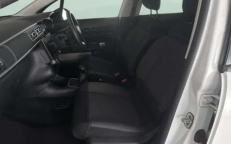 Used Citroën C3 PureTech 83 HP (61 kW) 2023 White Hatchback
