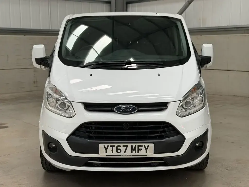 Used Ford Transit Custom Limited 130 HP (95 kW) 2017 White Van