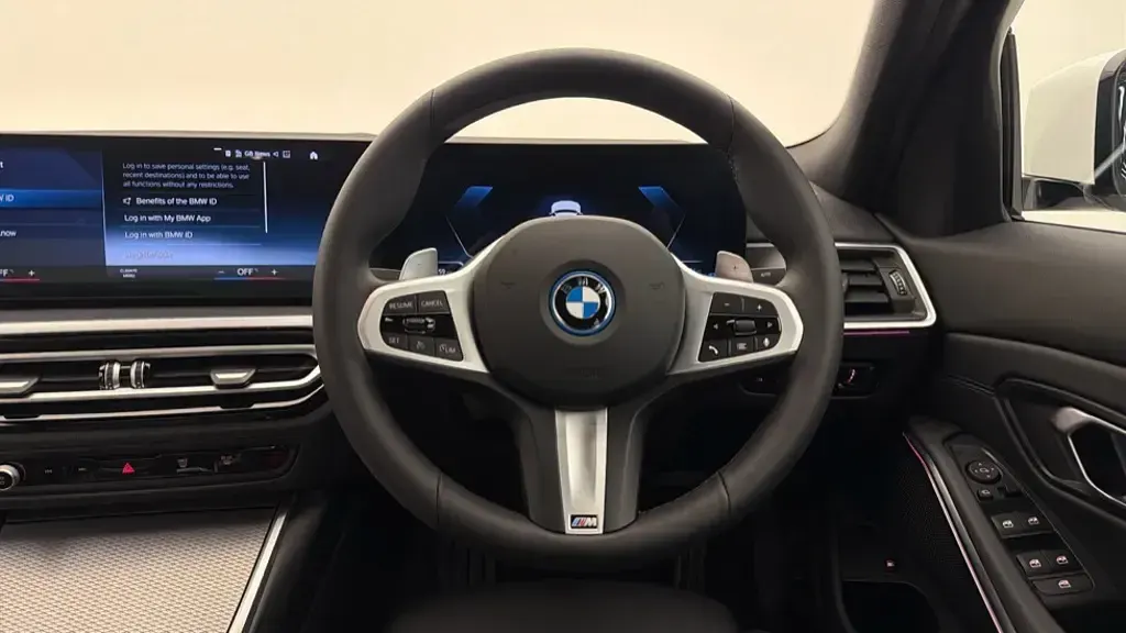 Used BMW 330e M Sport 292 HP (214 kW) 2025 White Sedan