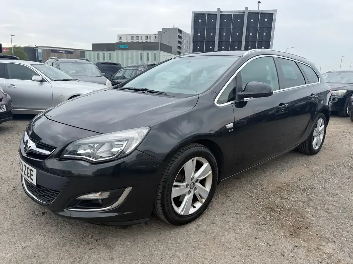 Gebraucht Vauxhall Astra SRi 165 PS (121 kW) 2013 Schwarz Kleinwagen