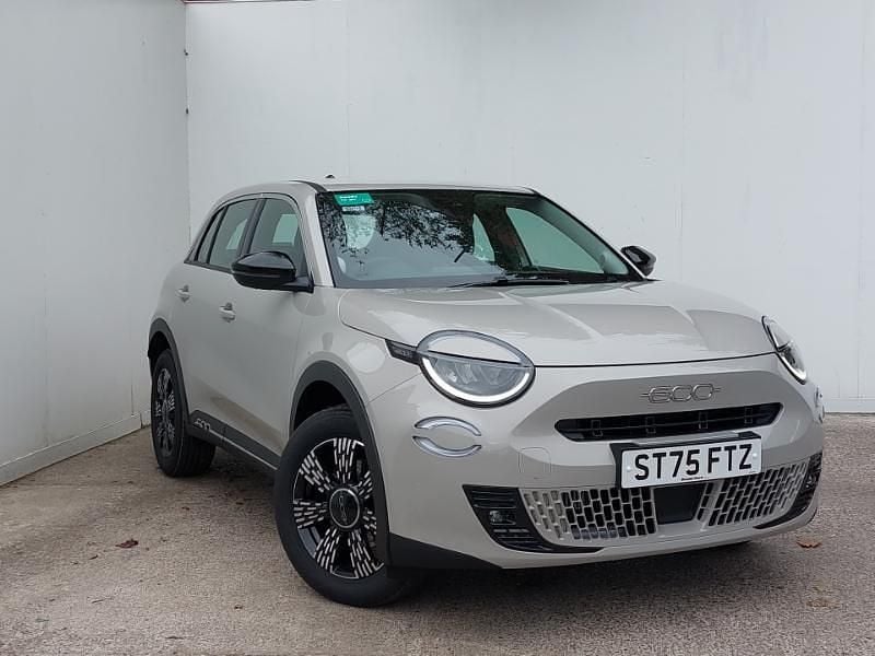 Pastel white New 2025 Fiat 600 Hatchback | £18,498 (Good price) - Image 1/4