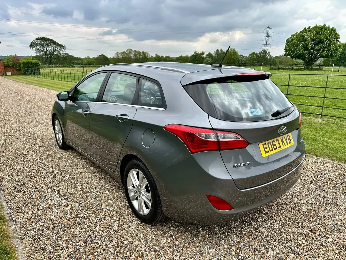 Used Hyundai i30 Style 128 HP (94 kW) 2013 Grey Estate
