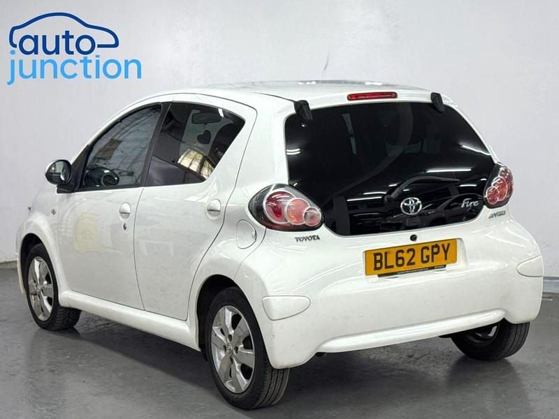Used Toyota Aygo 2013 White Hatchback