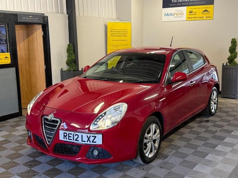 Used Alfa Romeo Giulietta Lusso 2012 Red Hatchback