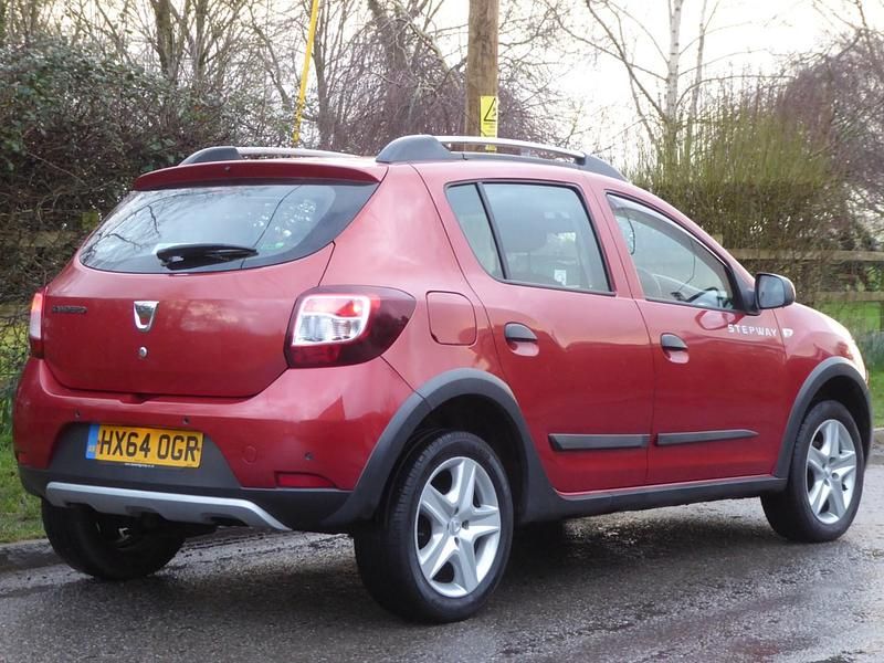 Used Dacia Sandero Lauréate 2014 Red Hatchback