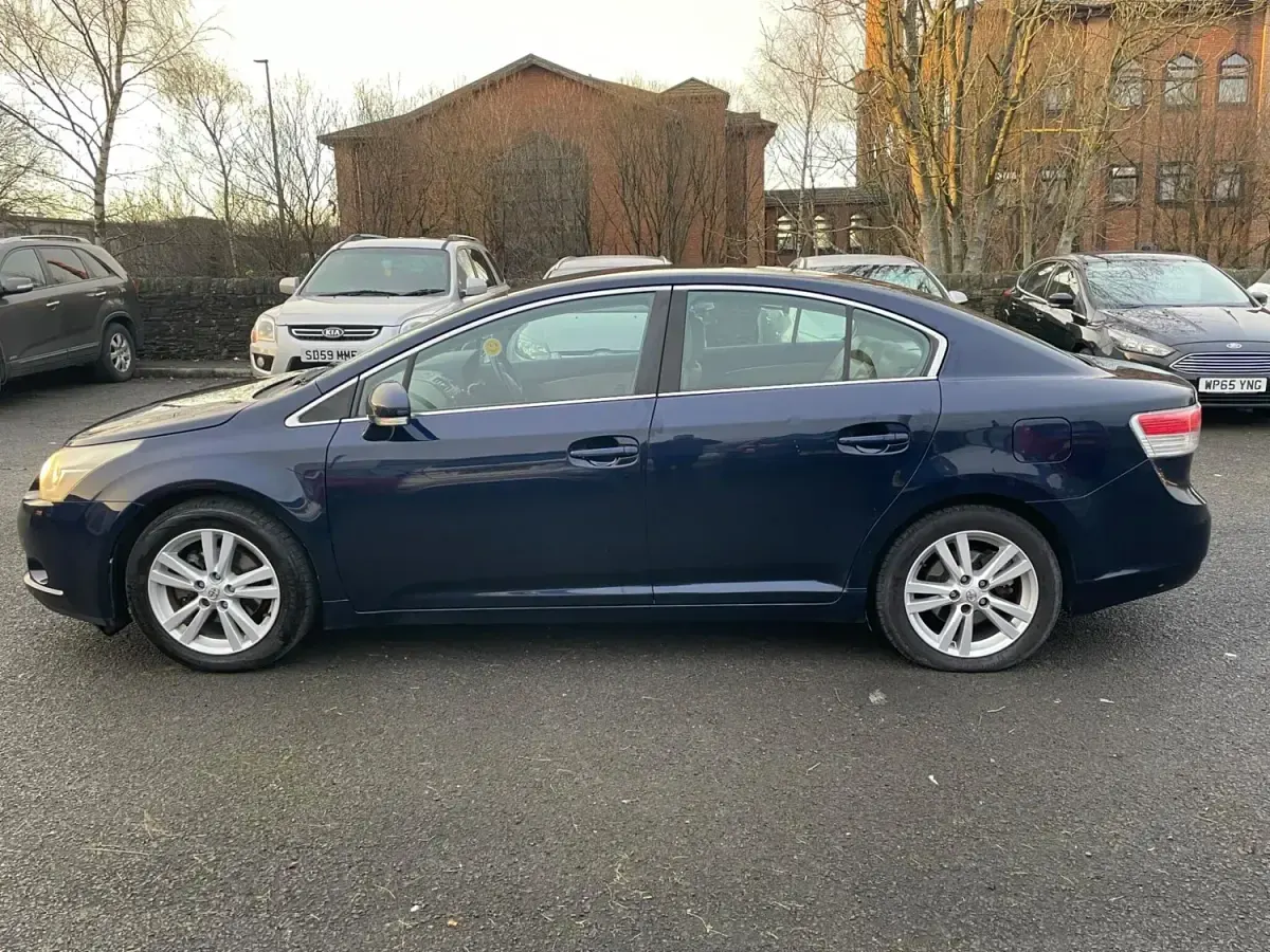 Usado Toyota Avensis T4 2009 Azul Berlina