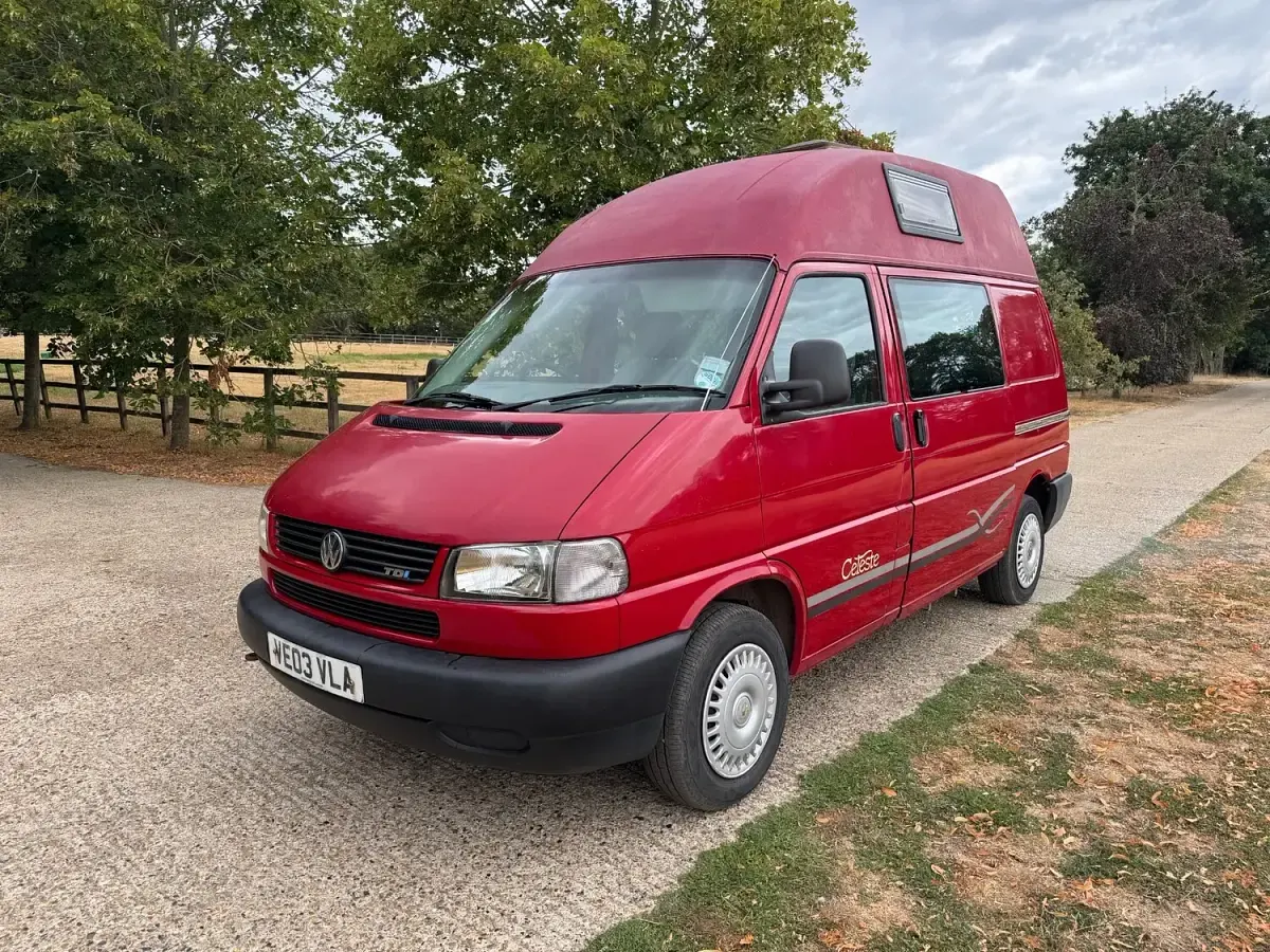 Used VW T4 88 HP (64 kW) 2003 Red Van