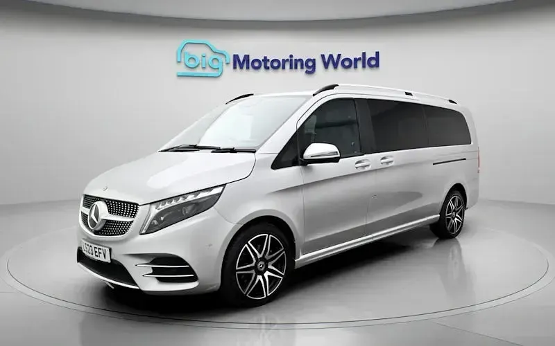 Used Mercedes V300 AMG line 237 HP (174 kW) 2023 Silver MPV