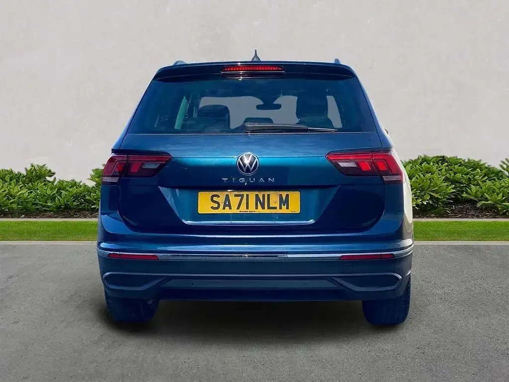 Begagnad VW Tiguan Life 150 HK (110 kW) 2021 Blå SUV