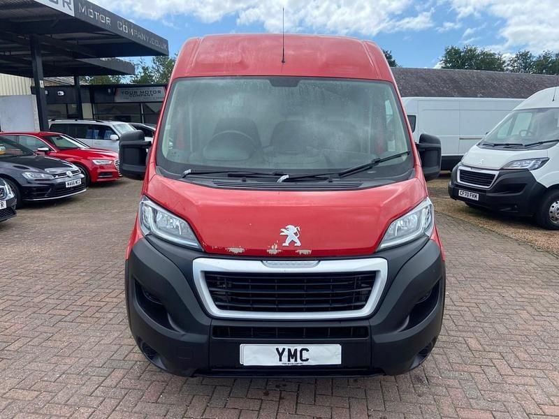 Used Peugeot Boxer 130 HP (95 kW) 2018 Red Van
