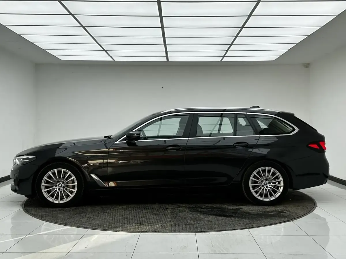 Begagnad BMW 530e 2022 Grå Kombi